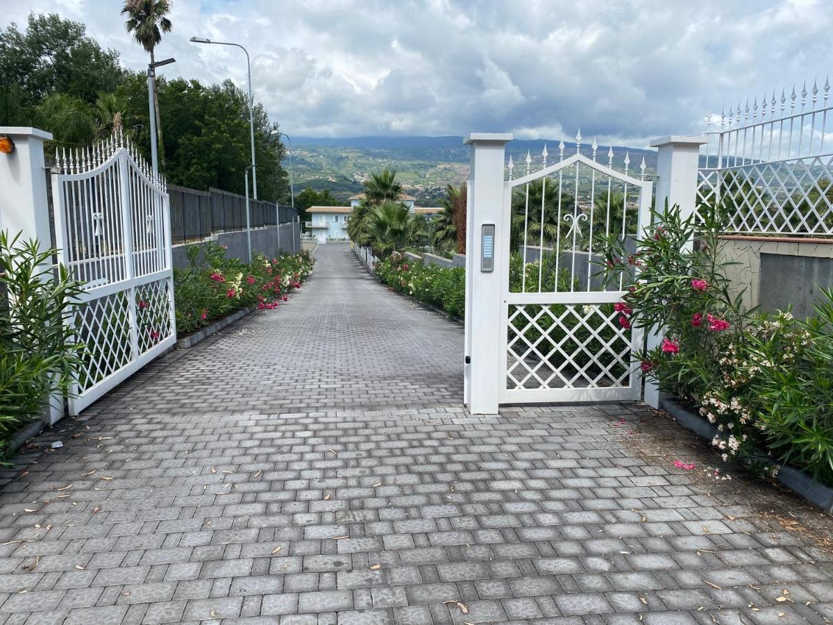 Artaleammare Villa Fondachello  Exteriör bild
